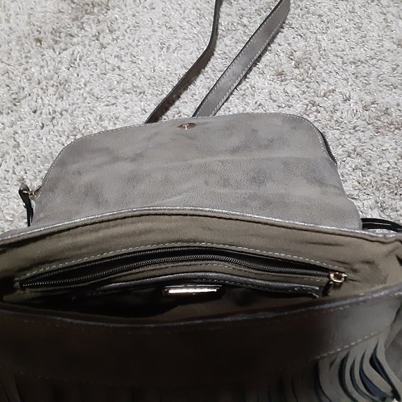 Aldo fringed like new purse. Used only once. EUC. - Picture 5 of 6
